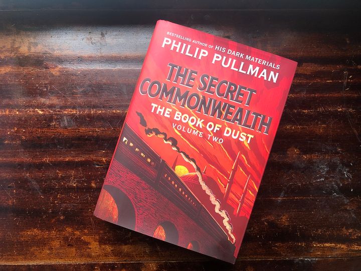 The Secret Commonwealth, BN SciFi, and a Gift Guide!